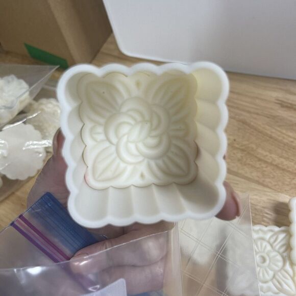 Set Of 4 Round & Square Mold Bath Bomb/shower Steamer Hand Press Or Cookie Press - Picture 1 of 12